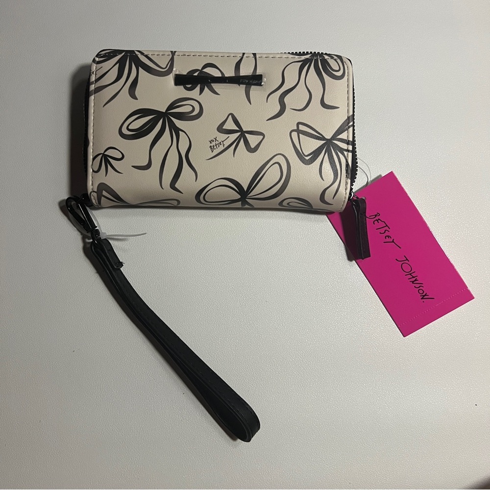 BETSEY JOHNSON Zip Around Long Wallet Wristlet Bows Black & white Bow Card Case